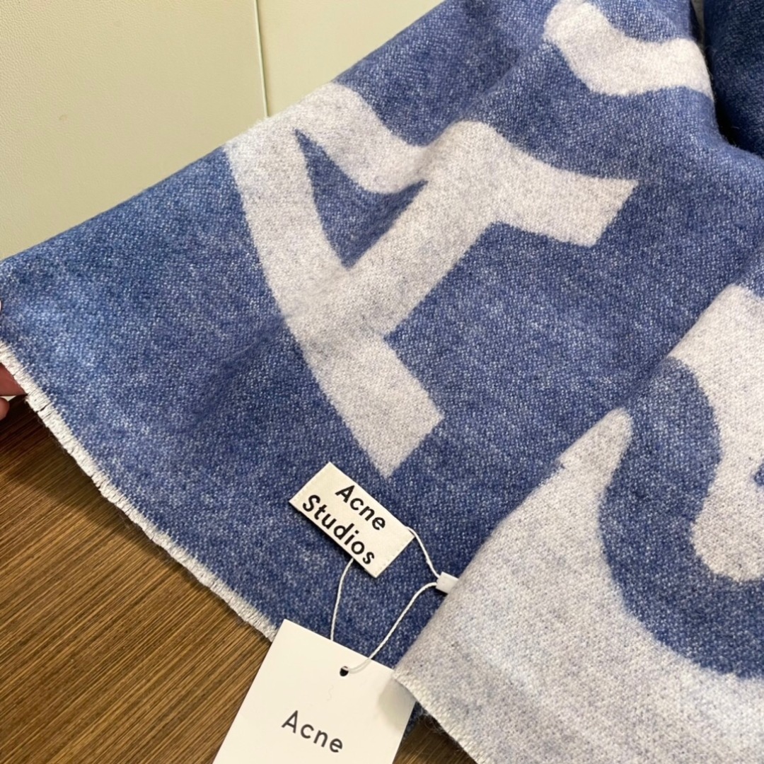 【acne大字母披肩】今年最热的款 🚨🚨原单原厂出品 超级大logo 🎆🎆双面三色纱提花工艺 🎟🎟波普艺