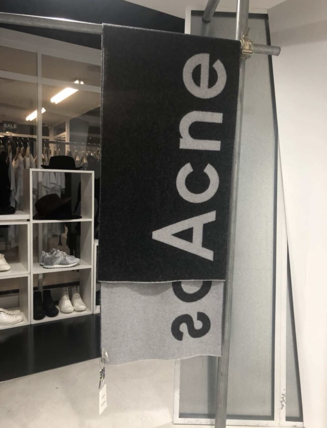 【acne大字母披肩】今年最热的款 🚨🚨原单原厂出品 超级大logo 🎆🎆双面三色纱提花工艺 🎟🎟波普艺