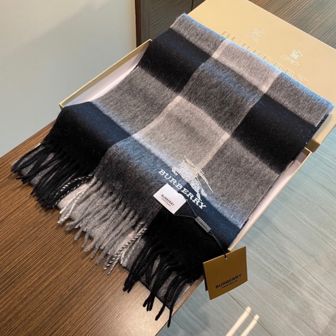 【巴宝利】欧洲羊绒男女款发售，👊顶级原单正品尾货🌲，明星同款，🎩优雅温和的时尚之美，穿上有型，🆚在任何场