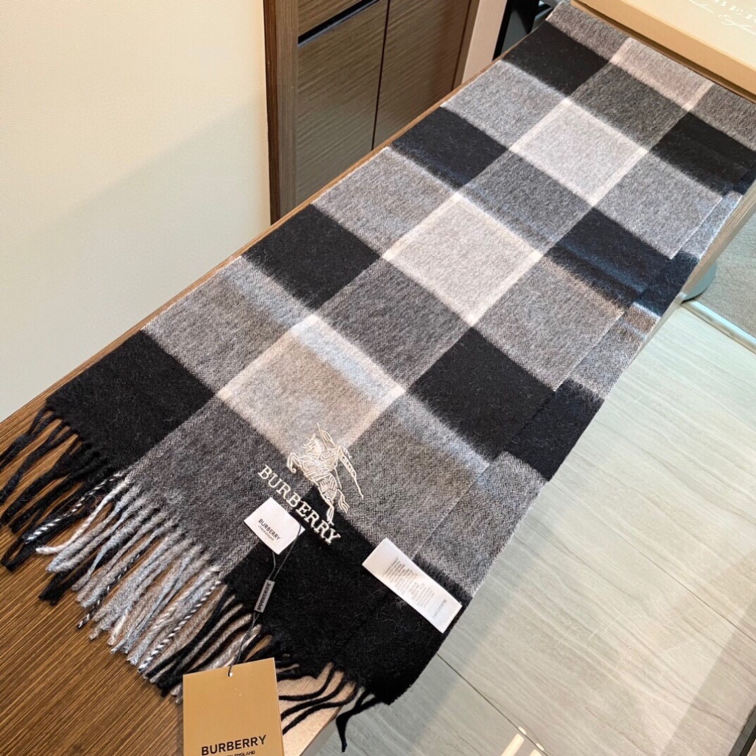 【巴宝利】欧洲羊绒男女款发售，👊顶级原单正品尾货🌲，明星同款，🎩优雅温和的时尚之美，穿上有型，🆚在任何场