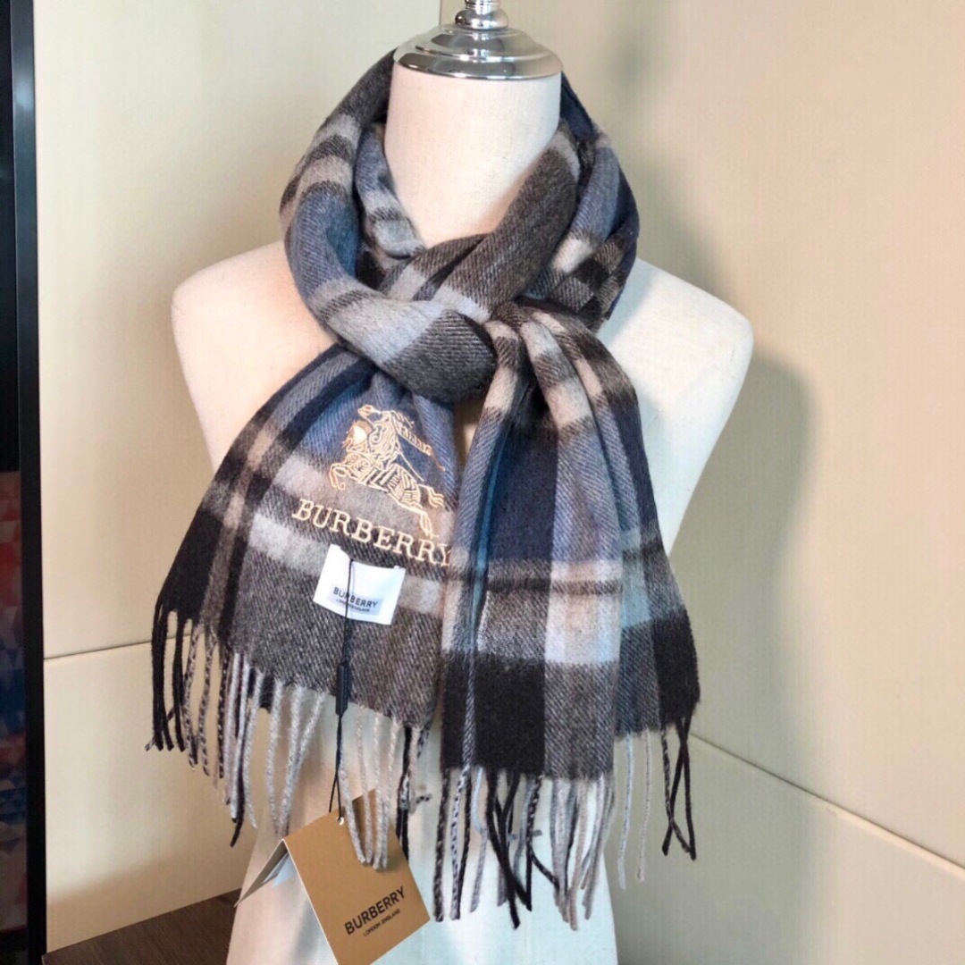 【巴宝利】欧洲羊绒男女款发售，👊顶级原单正品尾货🌲，明星同款，🎩优雅温和的时尚之美，穿上有型，🆚在任何场