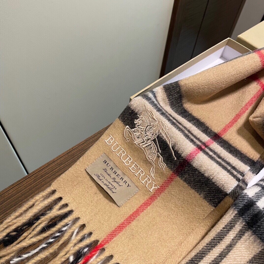 爆款‼️顶级高尖端巴宝利供迪拜出口货‼️】🎀男士女士围巾新品✨羊绒经典条纹编织👐围巾♨️高尖端产物⚠️经