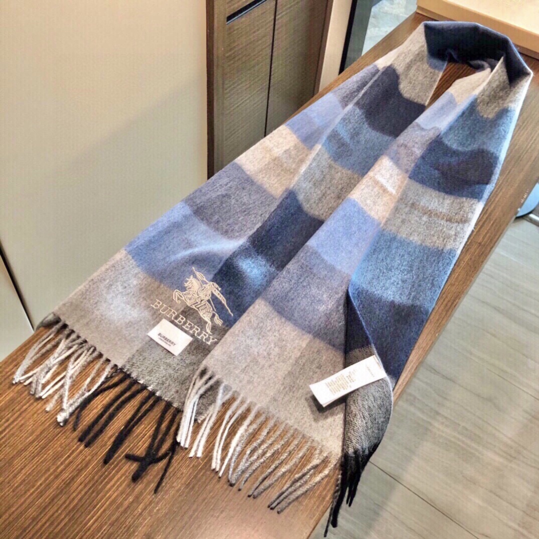 怒推走量新款🎊重磅推荐🎊巴宝莉官网最新款💥 100%顶级山羊绒材质🔥非常保暖👑 柔软亲肤，不扎脖😍经典巴