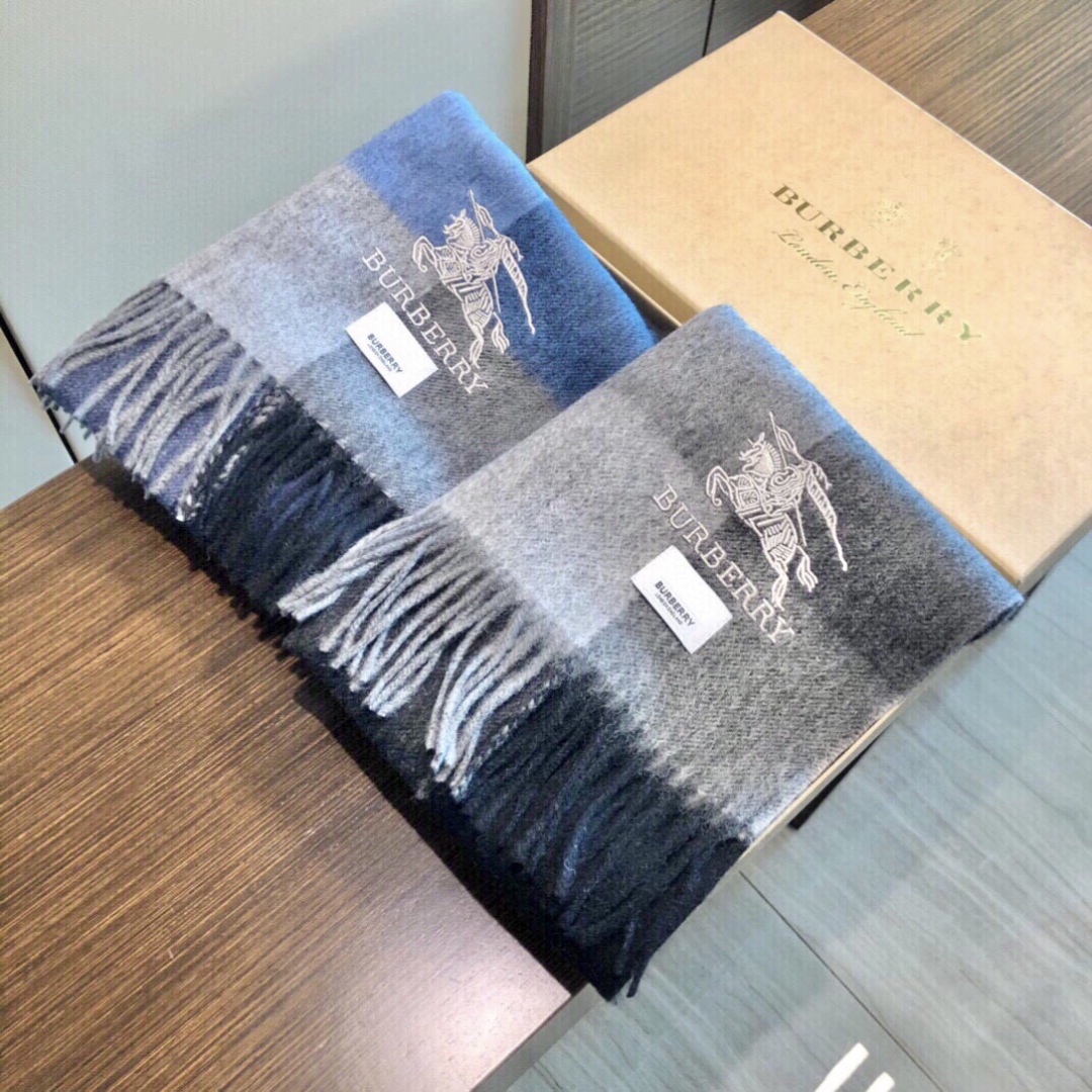 怒推走量新款🎊重磅推荐🎊巴宝莉官网最新款💥 100%顶级山羊绒材质🔥非常保暖👑 柔软亲肤，不扎脖😍经典巴