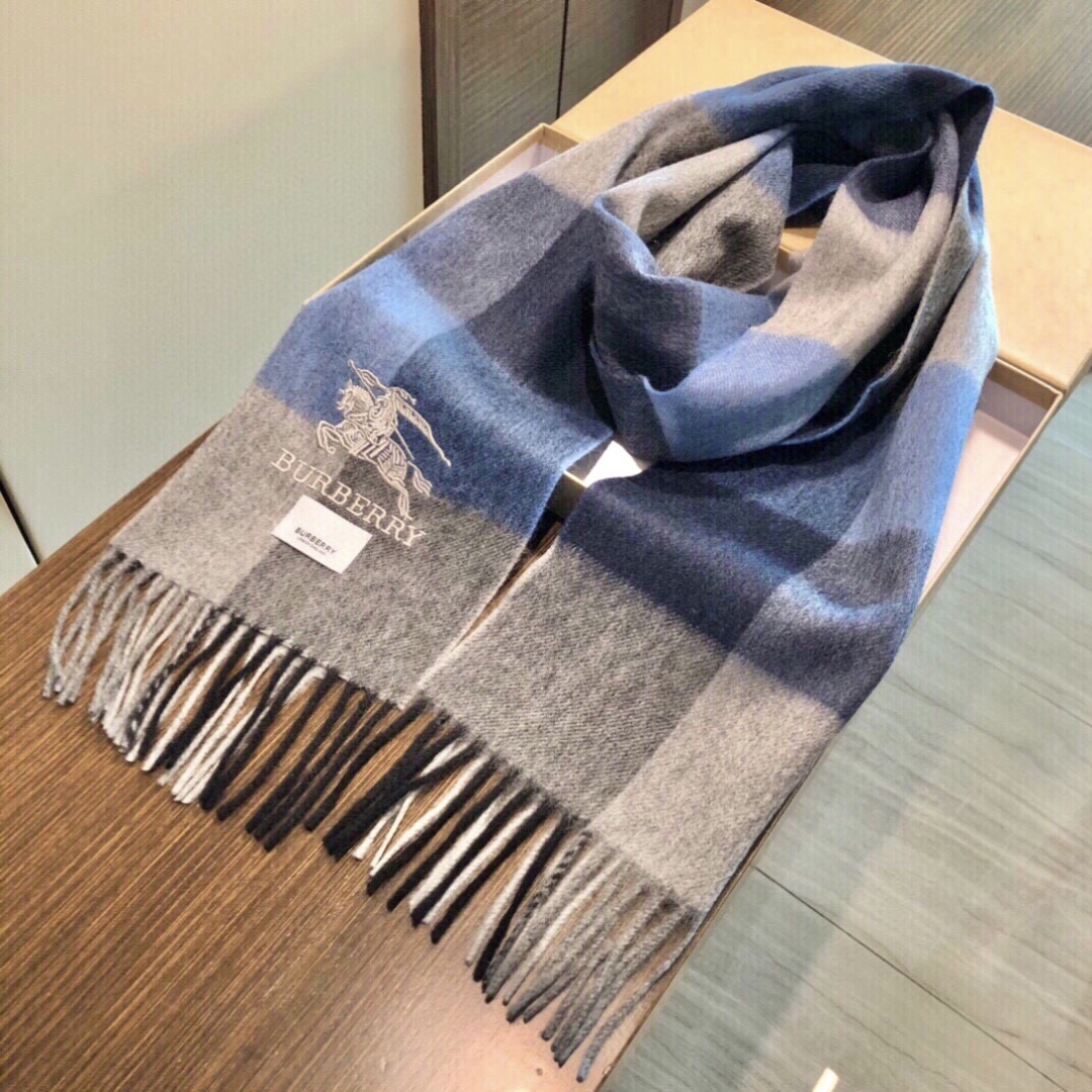 怒推走量新款🎊重磅推荐🎊巴宝莉官网最新款💥 100%顶级山羊绒材质🔥非常保暖👑 柔软亲肤，不扎脖😍经典巴