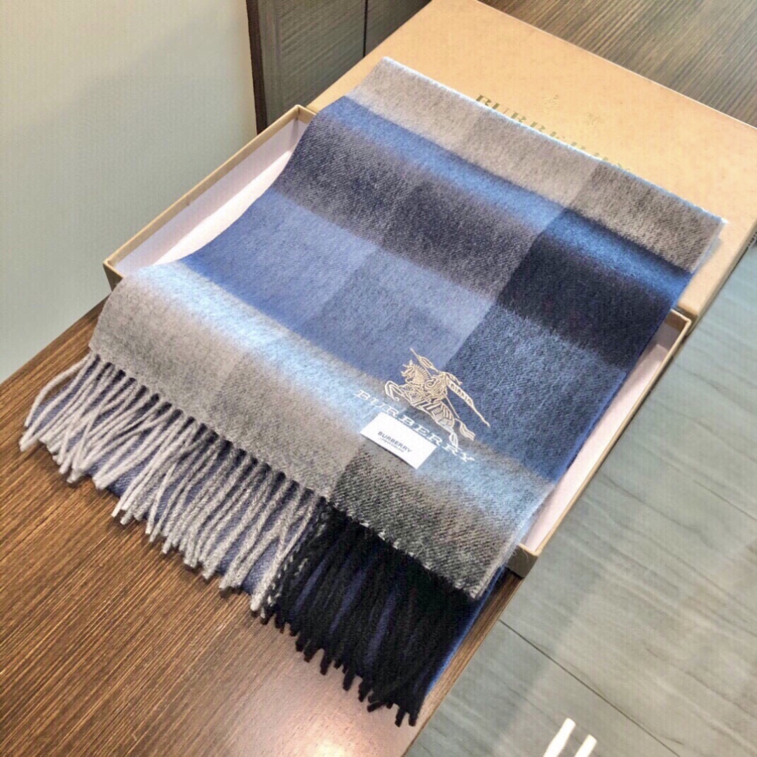 怒推走量新款🎊重磅推荐🎊巴宝莉官网最新款💥 100%顶级山羊绒材质🔥非常保暖👑 柔软亲肤，不扎脖😍经典巴