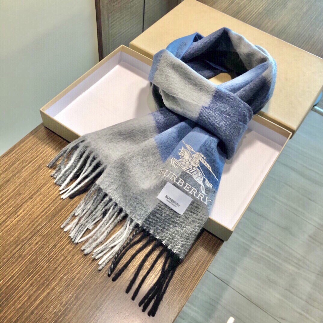 怒推走量新款🎊重磅推荐🎊巴宝莉官网最新款💥 100%顶级山羊绒材质🔥非常保暖👑 柔软亲肤，不扎脖😍经典巴