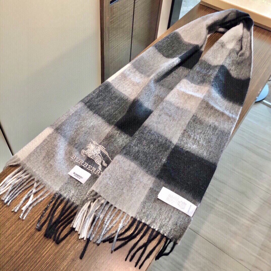 怒推走量新款🎊重磅推荐🎊巴宝莉官网最新款💥 100%顶级山羊绒材质🔥非常保暖👑 柔软亲肤，不扎脖😍经典巴