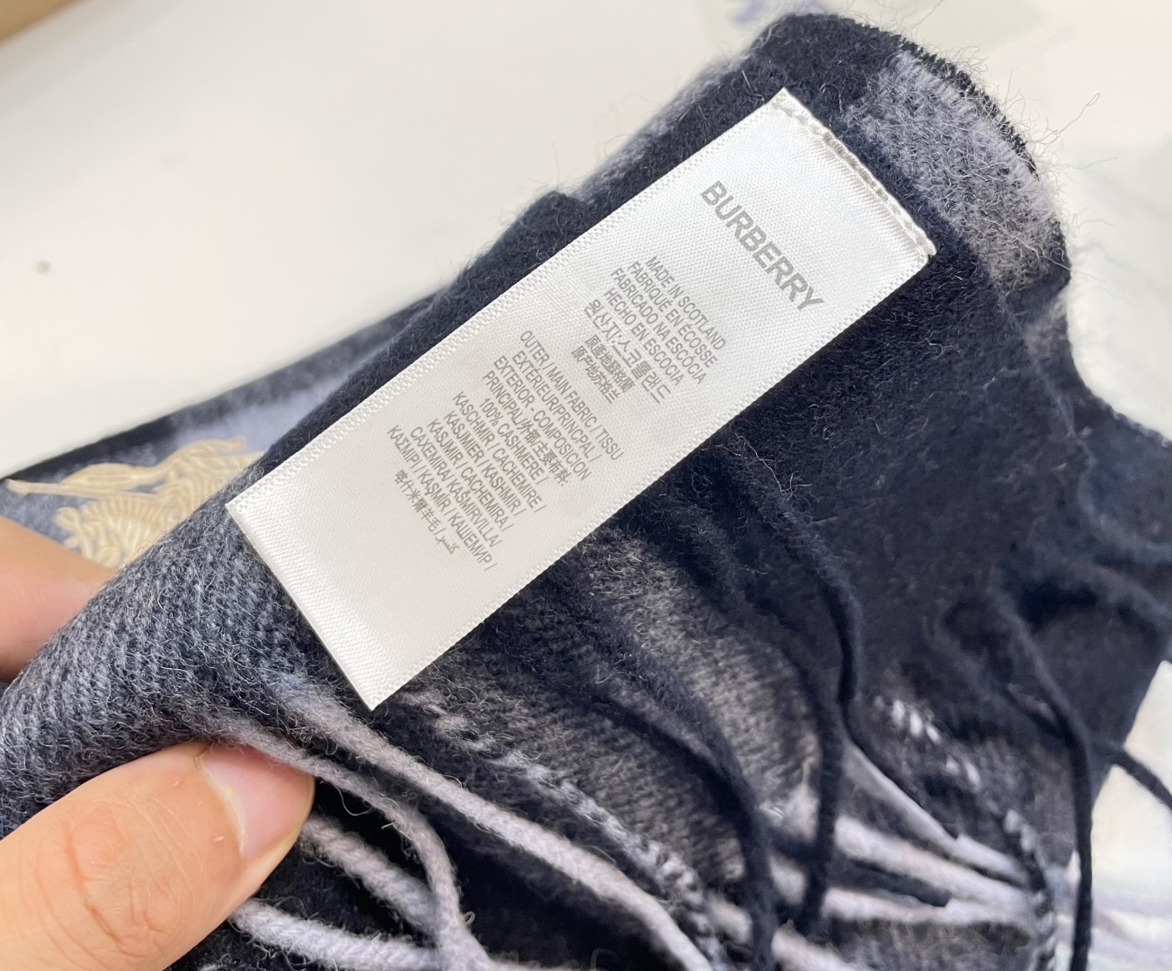 巴宝利国际品牌时尚男女士围巾上市🔥🔥✨霸气休闲为一体[鼓掌][鼓掌]顶级羊绒+精细刺绣 32*180标准