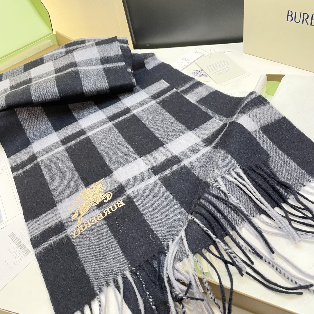 巴宝利国际品牌时尚男女士围巾上市🔥🔥✨霸气休闲为一体[鼓掌][鼓掌]顶级羊绒+精细刺绣 32*180标准