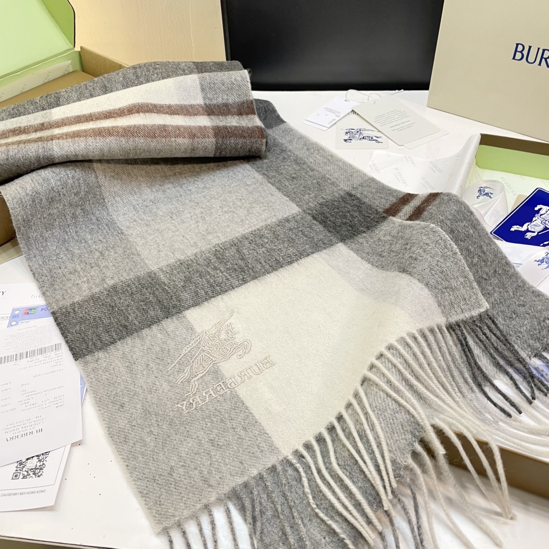 巴宝利国际品牌时尚男女士围巾上市🔥🔥✨霸气休闲为一体[鼓掌][鼓掌]顶级羊绒+精细刺绣 32*180标准