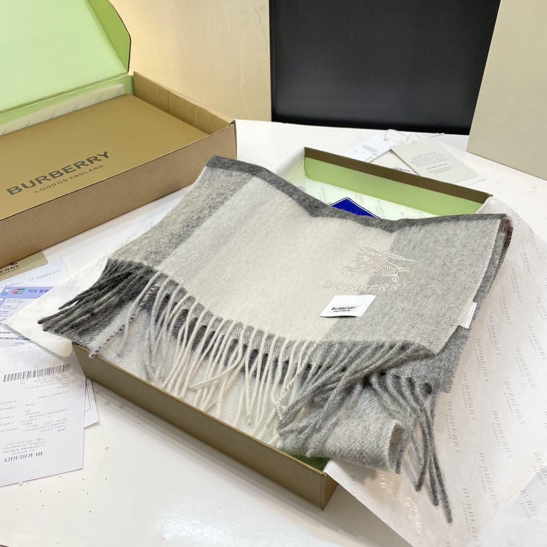 巴宝利国际品牌时尚男女士围巾上市🔥🔥✨霸气休闲为一体[鼓掌][鼓掌]顶级羊绒+精细刺绣 32*180标准