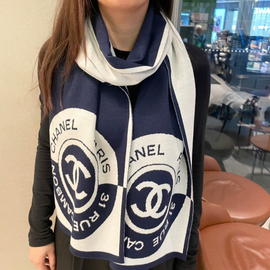 NO:580845,The new Chanel geometric knitted cashmere scarf feels so good. It is a top-quality real cashmere boutique. The exquisite embroidery craftsmanship and color matching are eye-catching. It is so beautiful that you don’t want it [color][color][color]. The material is top-grade cashmere. Size 32x200. This pure cashmere scarf is definitely high quality and low price. High version scarf, high version scarf, chanel19860909上新香奈儿几何针织羊绒围巾手感好到爆品质一流的真正的羊绒精品精湛绝伦的刺绣工艺和色彩搭配让人眼前一亮漂亮的不要不要了[色][色][色],材质顶级羊绒尺寸32x200 这个纯羊绒围巾绝对是物美价廉哦高版本围巾,高版本围巾,chanel,scarf