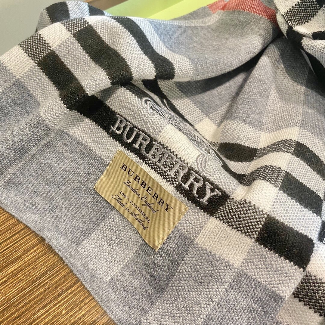 爆款上新 情侣款👍👍B家【经典战马】独家牛货🐂 奢华尽在尺寸之间，高端品质‼️具有超高羊绒品质才会被此品