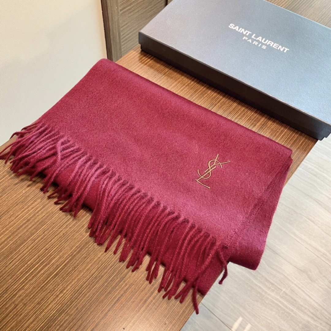 YSL（圣罗兰）100%羊绒版手感好到爆 难得一见的温柔配色，低调又不失优雅❗️】重点推荐高级舒适时髦气