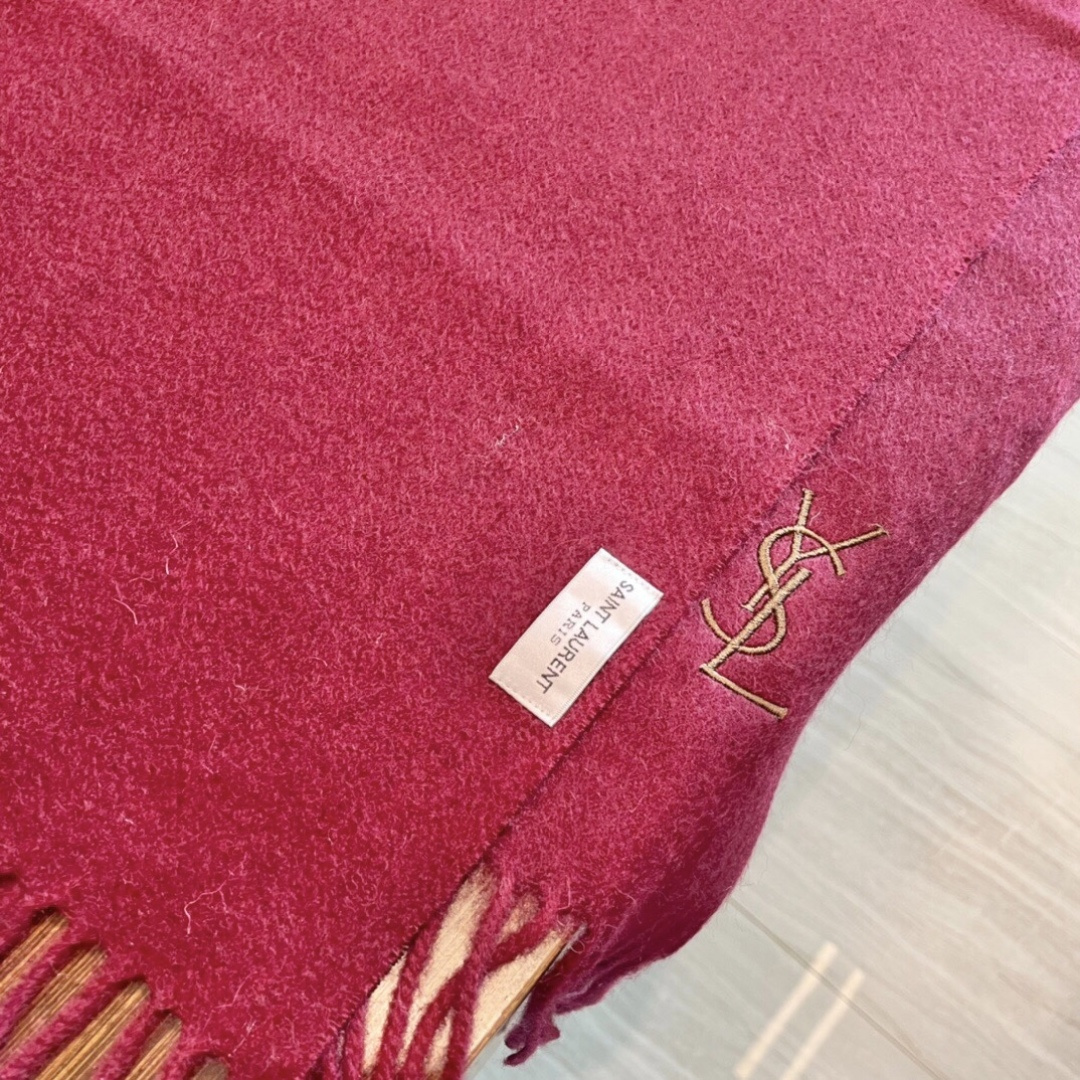 YSL（圣罗兰）100%羊绒版手感好到爆 难得一见的温柔配色，低调又不失优雅❗️】重点推荐高级舒适时髦气