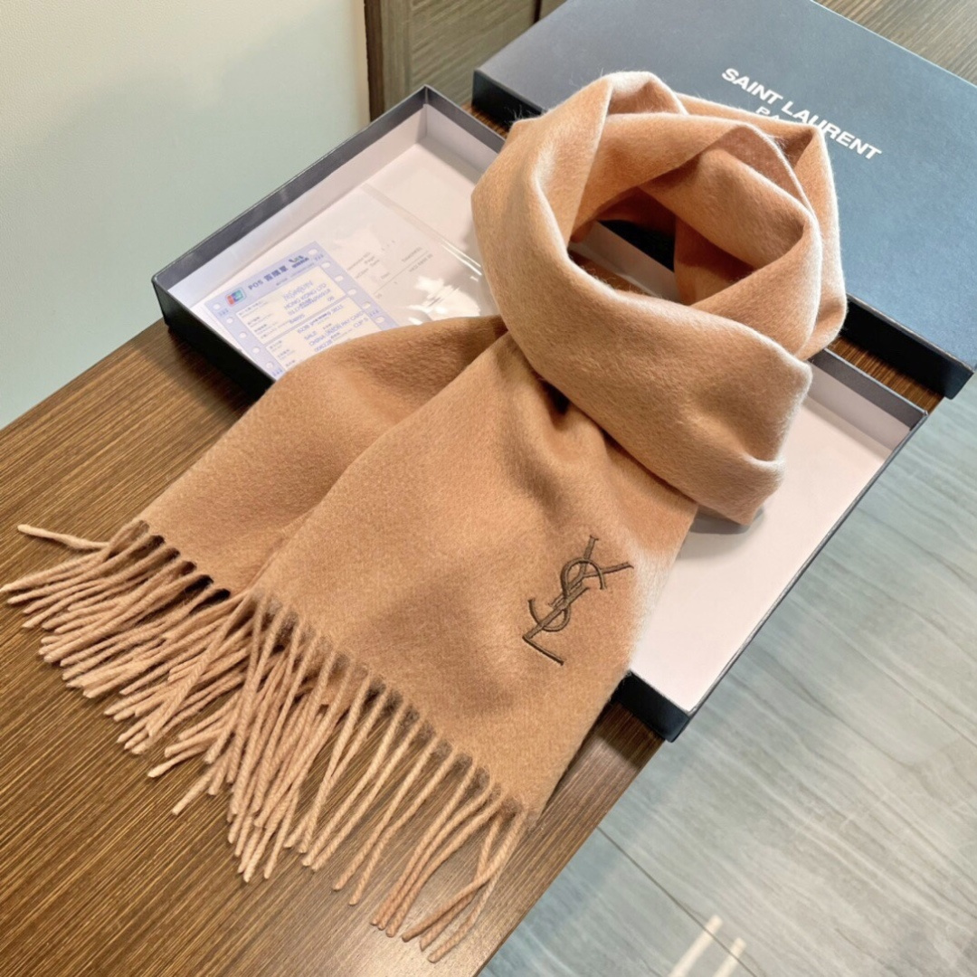 YSL（圣罗兰）100%羊绒版手感好到爆 难得一见的温柔配色，低调又不失优雅❗️】重点推荐高级舒适时髦气