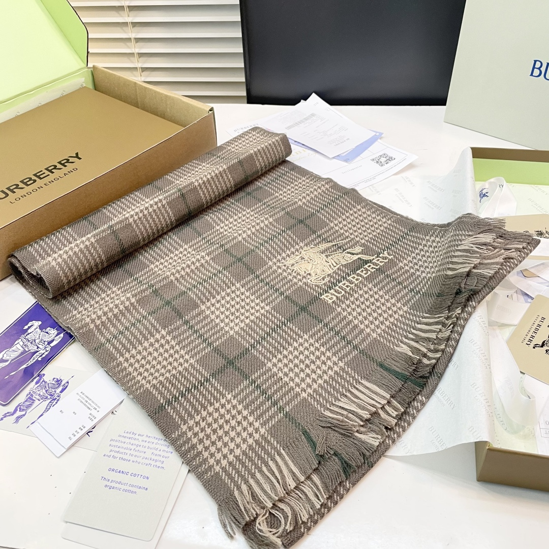 巴宝莉到货了 万众瞩目战马绣标新款色 全部官网最新色，最优质的年轻设计师推出的最新概念，搭配调色纱染再色