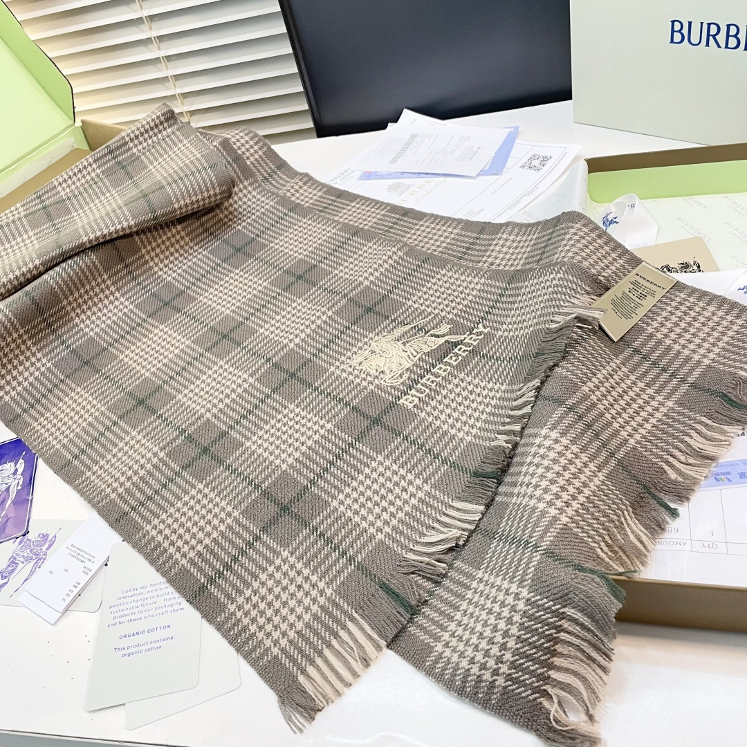 巴宝莉到货了 万众瞩目战马绣标新款色 全部官网最新色，最优质的年轻设计师推出的最新概念，搭配调色纱染再色