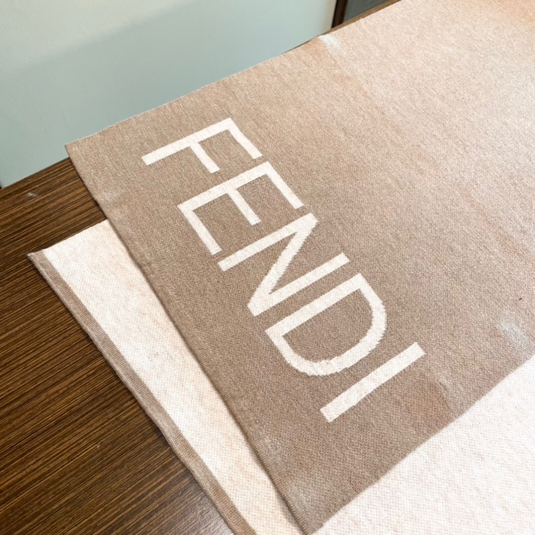 爆款上新 情侣款👍👍F家独家牛货🐂 奢华尽在尺寸之间，高端品质‼️具有超高羊绒品质才会被此品牌青睐‼️这