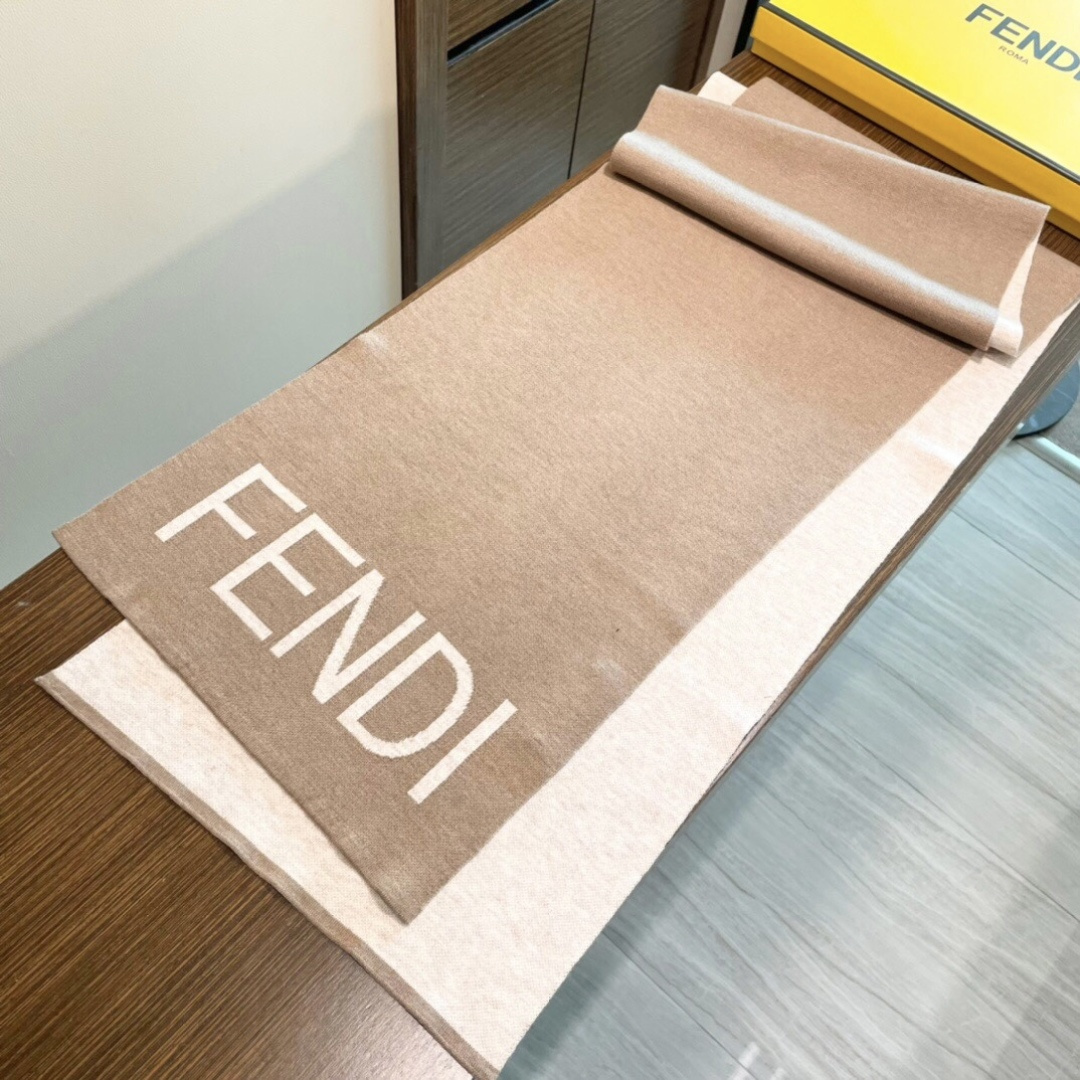 爆款上新 情侣款👍👍F家独家牛货🐂 奢华尽在尺寸之间，高端品质‼️具有超高羊绒品质才会被此品牌青睐‼️这