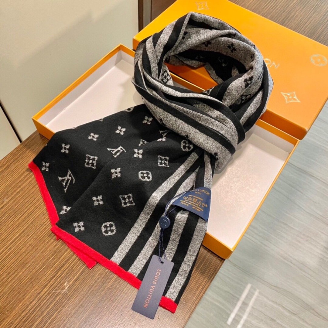 怒推走量新款🎊重磅推荐🎊LV官网最新款💥 针织羊绒材质。非常保暖👑 柔软亲肤，不扎脖😍经典素色围巾设计😘