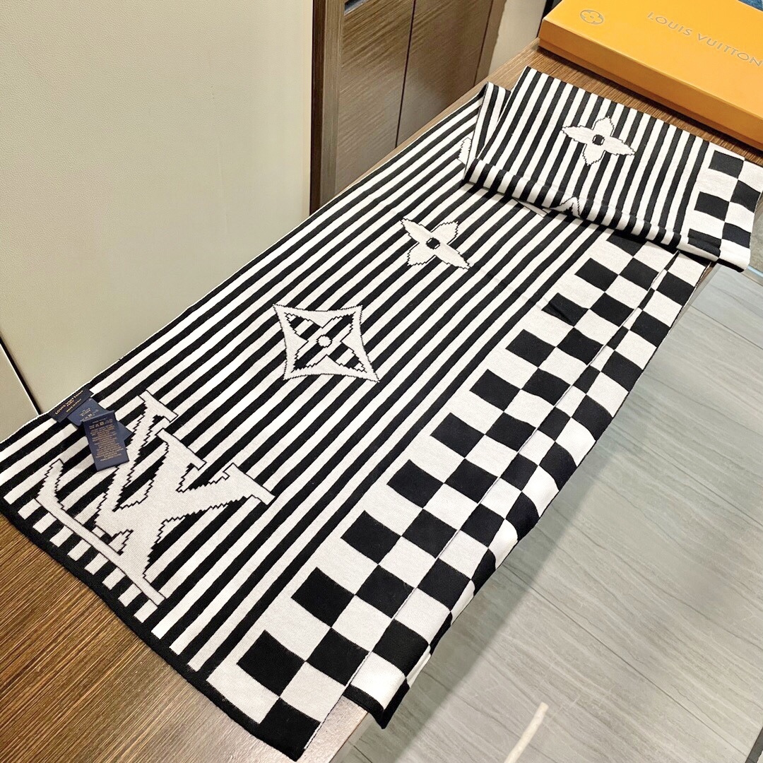 LV【男女围巾】怒赞自留，难得的高端货！家属福利！非常正的围巾~面料大爱，非常柔软细腻舒服，大气简约，超