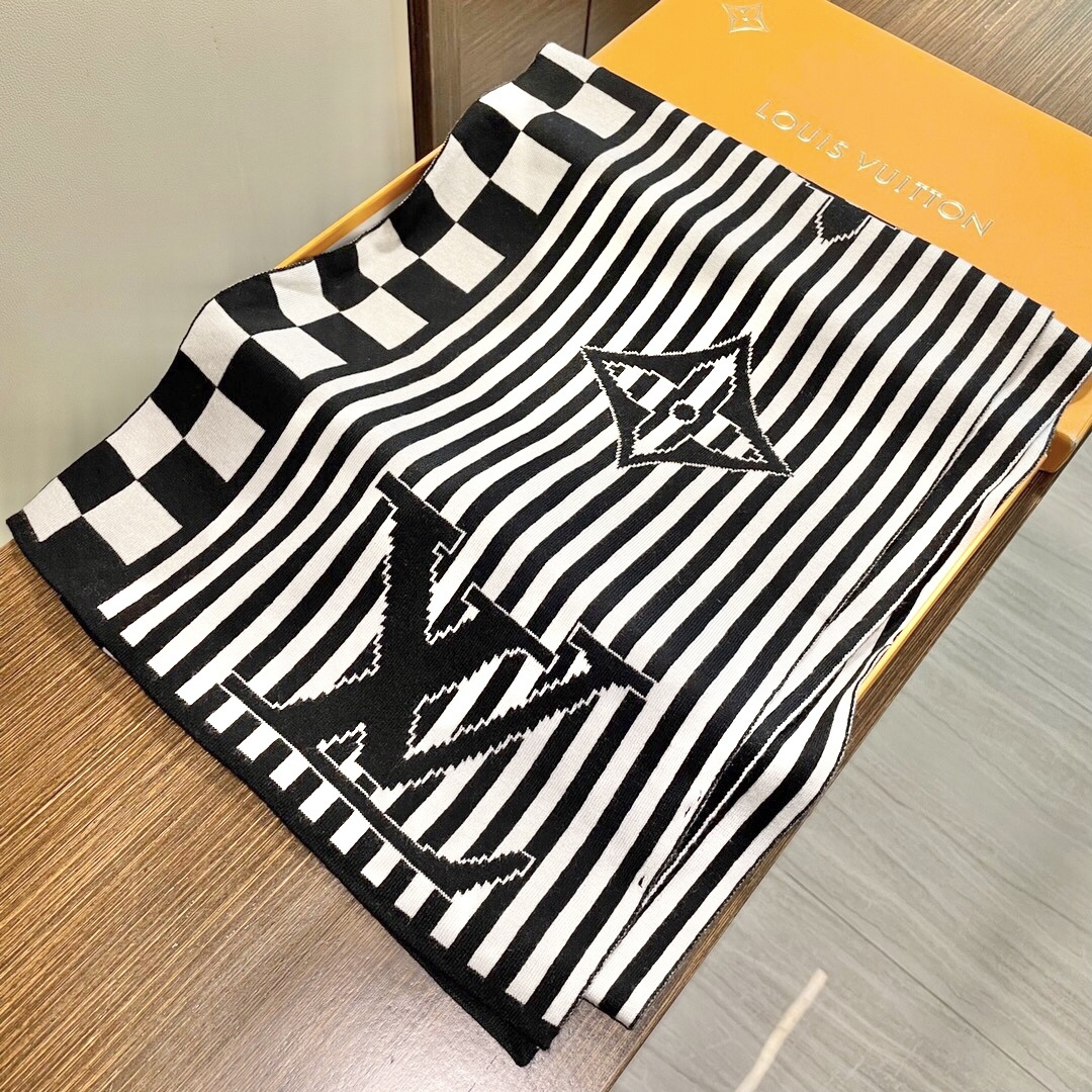 LV【男女围巾】怒赞自留，难得的高端货！家属福利！非常正的围巾~面料大爱，非常柔软细腻舒服，大气简约，超