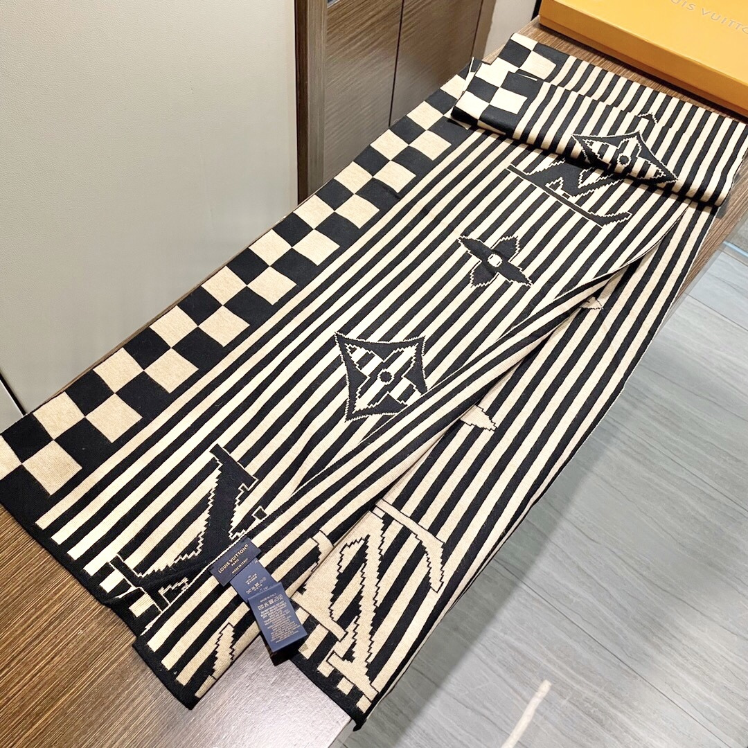 LV【男女围巾】怒赞自留，难得的高端货！家属福利！非常正的围巾~面料大爱，非常柔软细腻舒服，大气简约，超