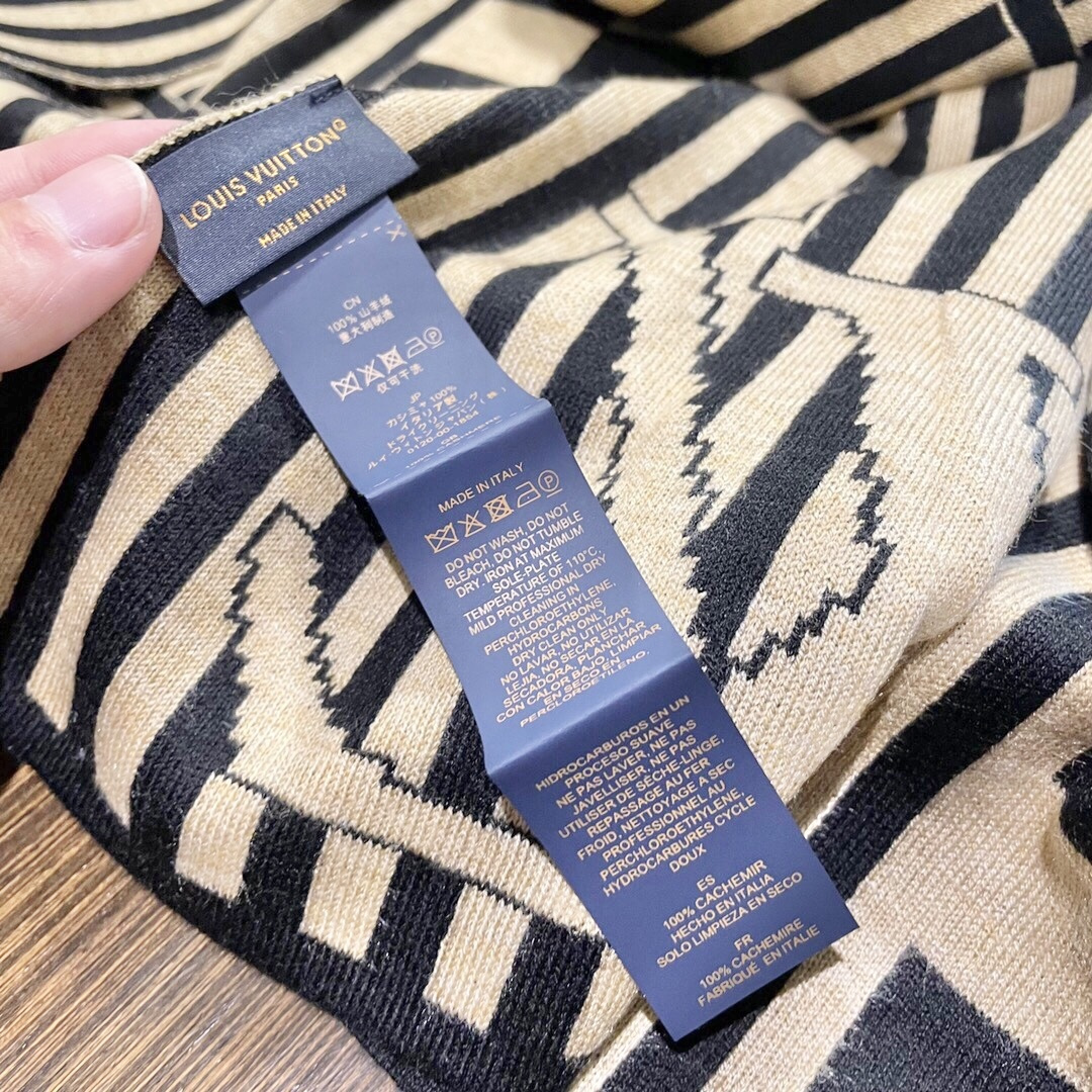 LV【男女围巾】怒赞自留，难得的高端货！家属福利！非常正的围巾~面料大爱，非常柔软细腻舒服，大气简约，超