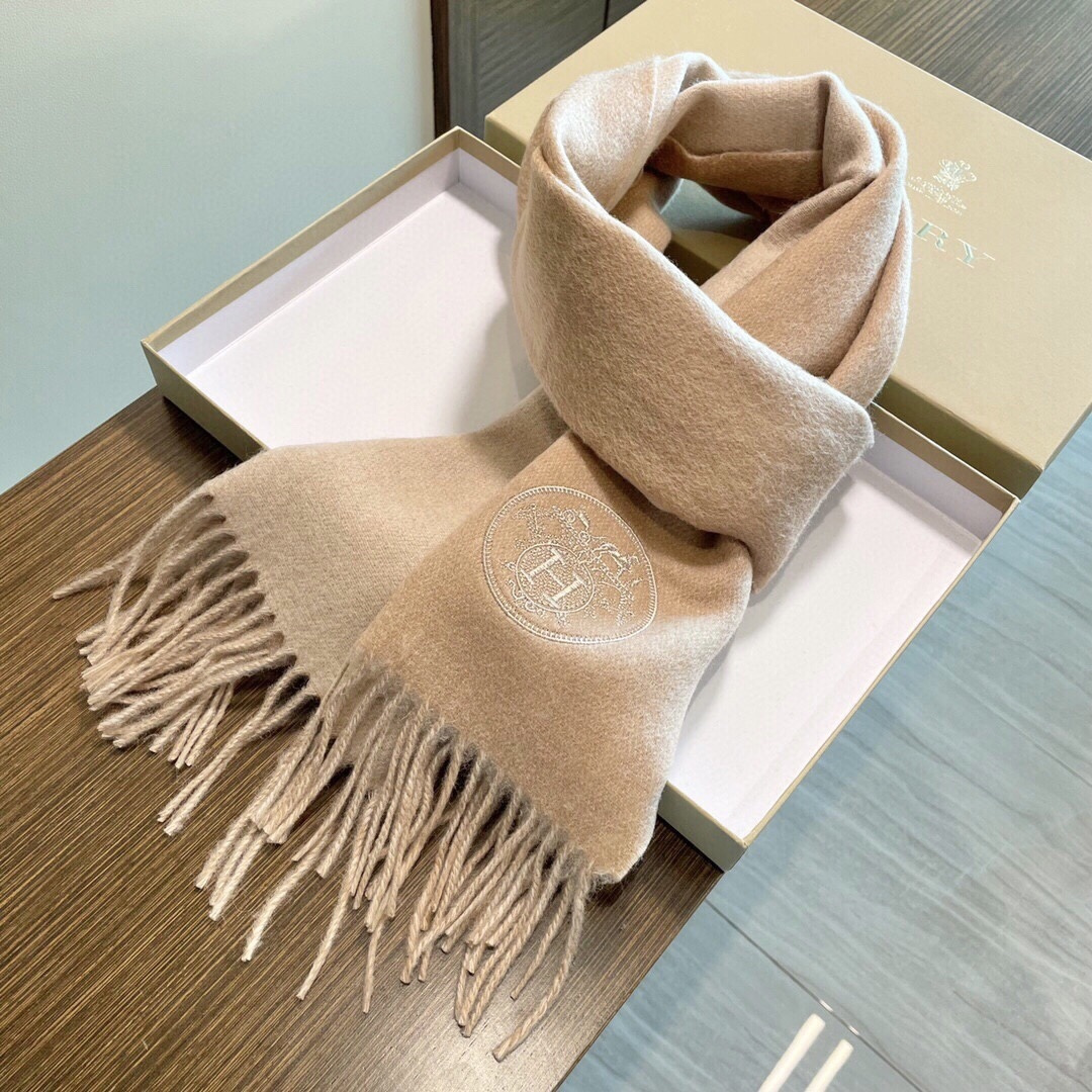 爆款推荐⚠️爱马仕好看到尖叫‼️顶级山羊绒款☀☁️‼️💯非常赞的情侣款围巾💟💟💟此款是专柜限量款👍💋顶级