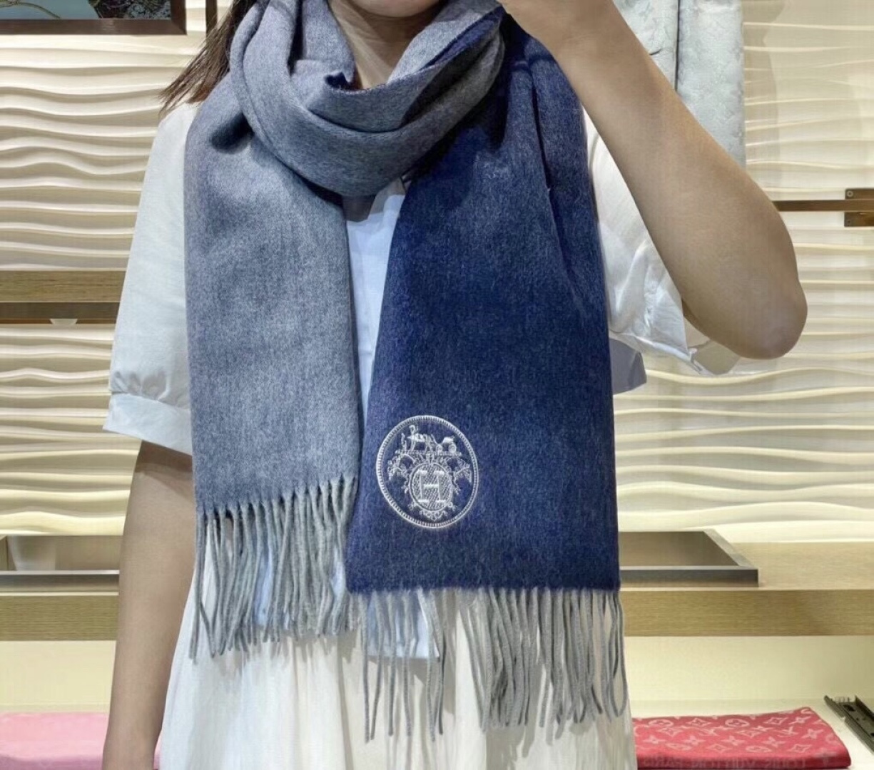 爆款推荐⚠️爱马仕好看到尖叫‼️顶级山羊绒款☀☁️‼️💯非常赞的情侣款围巾💟💟💟此款是专柜限量款👍💋顶级