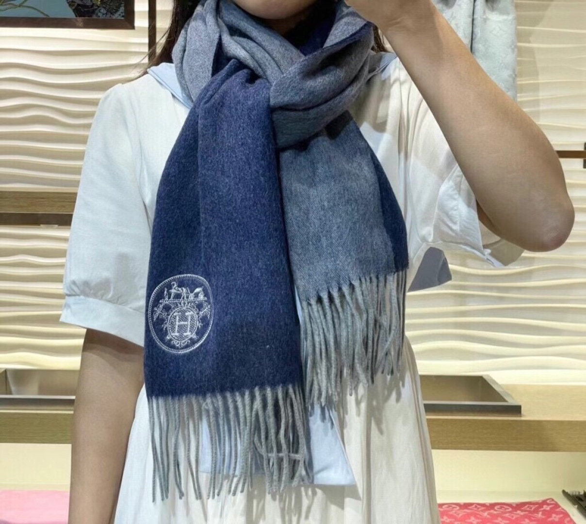 爆款推荐⚠️爱马仕好看到尖叫‼️顶级山羊绒款☀☁️‼️💯非常赞的情侣款围巾💟💟💟此款是专柜限量款👍💋顶级