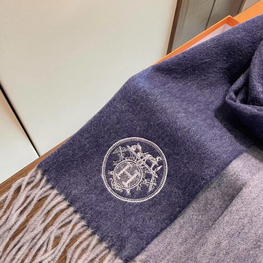 爆款推荐⚠️爱马仕好看到尖叫‼️顶级山羊绒款☀☁️‼️💯非常赞的情侣款围巾💟💟💟此款是专柜限量款👍💋顶级