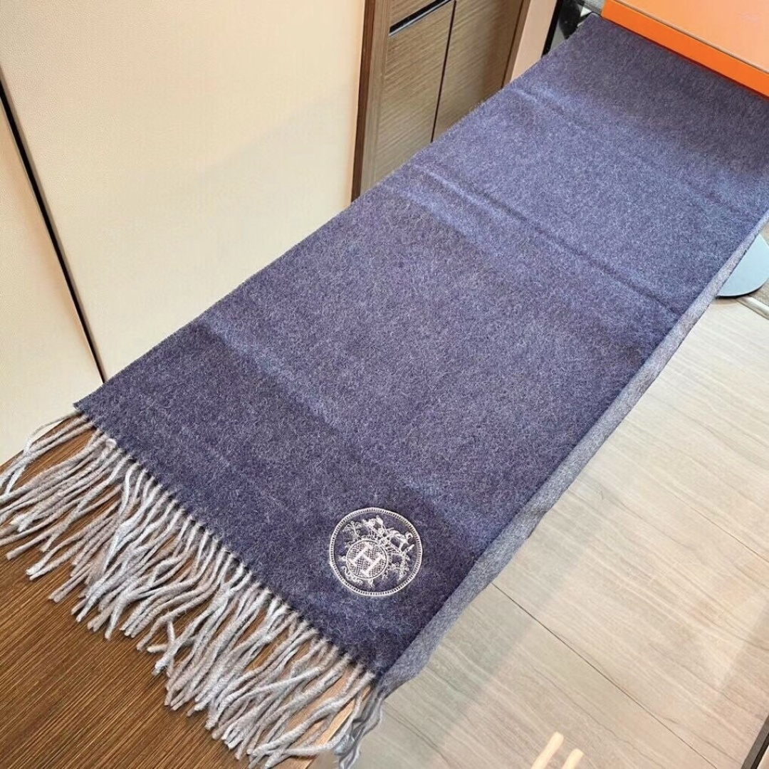 爆款推荐⚠️爱马仕好看到尖叫‼️顶级山羊绒款☀☁️‼️💯非常赞的情侣款围巾💟💟💟此款是专柜限量款👍💋顶级