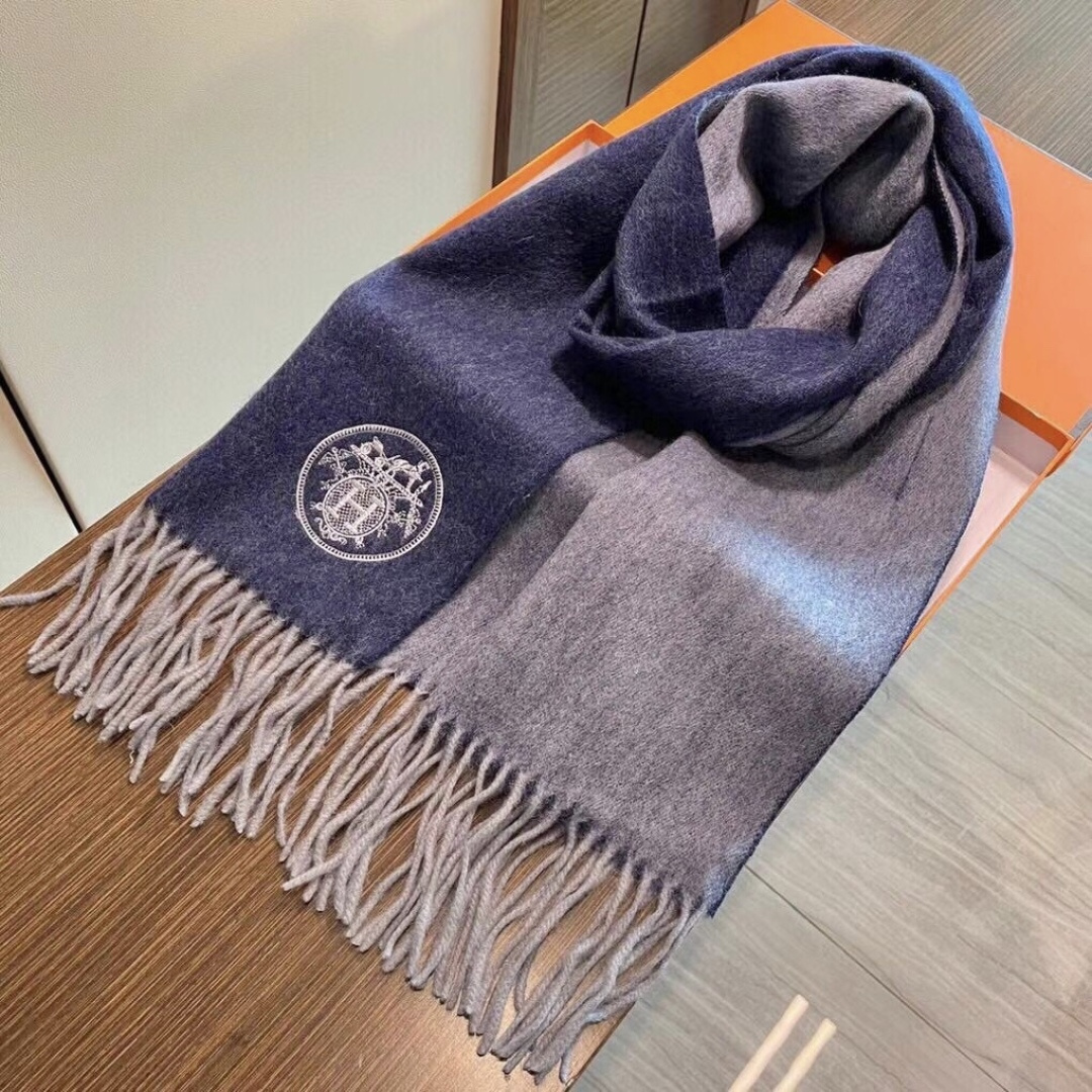 爆款推荐⚠️爱马仕好看到尖叫‼️顶级山羊绒款☀☁️‼️💯非常赞的情侣款围巾💟💟💟此款是专柜限量款👍💋顶级