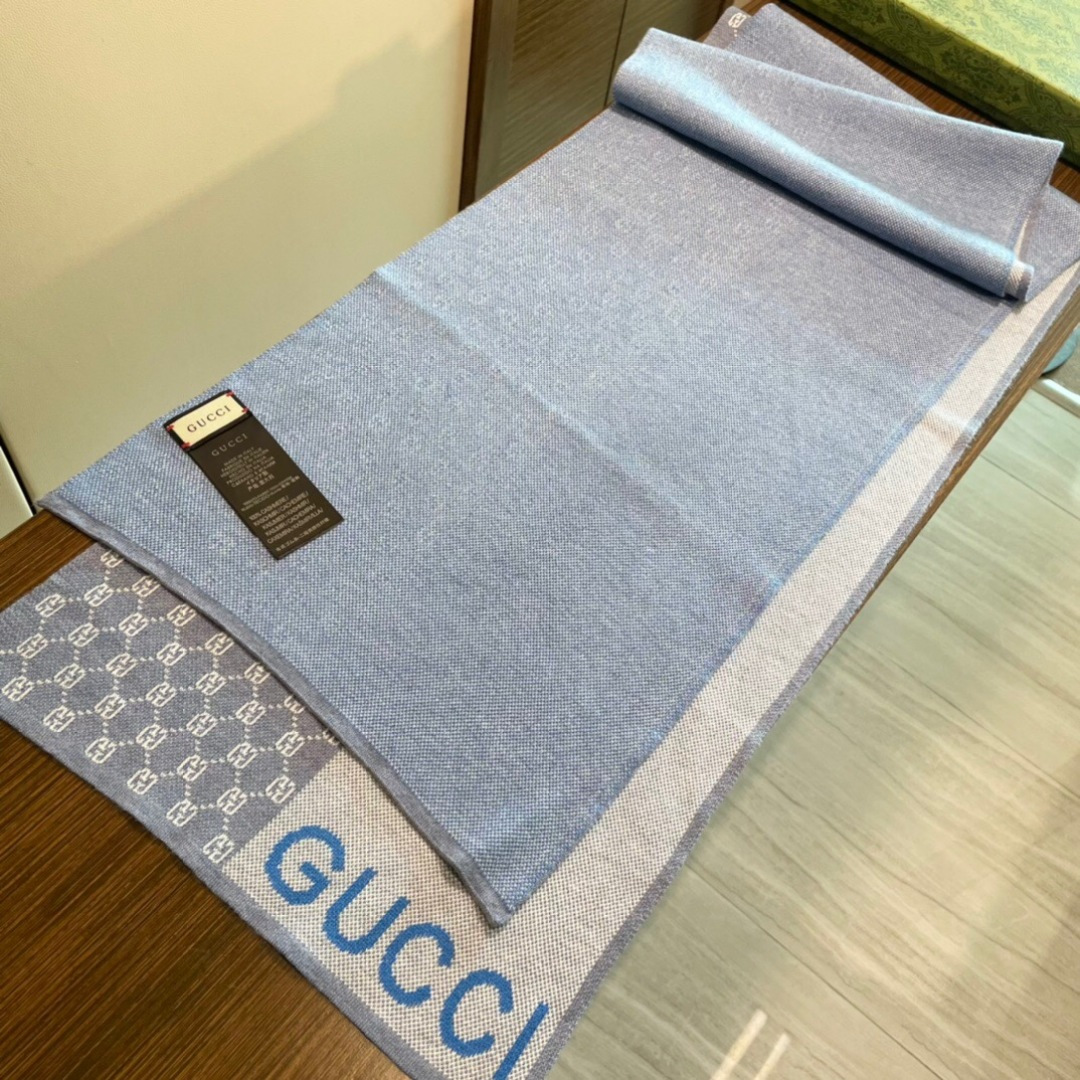 爆款到货古奇男女通用针织围巾👑柔和舒适的羊毛带来今季最温暖贴心呵护❤️最顶级的品质❤️羊绒线织出漂亮精致