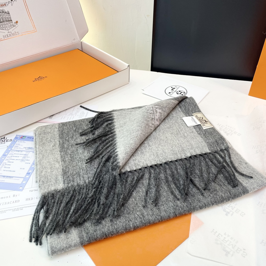 爆款推荐⚠️爱马仕好看到尖叫‼️顶级山羊绒款☀☁️‼️💯非常赞的情侣款围巾💟💟💟此款是专柜限量款👍💋顶级