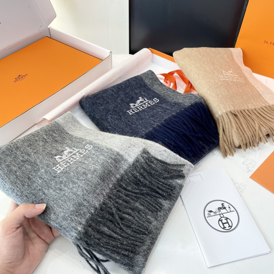 爆款推荐⚠️爱马仕好看到尖叫‼️顶级山羊绒款☀☁️‼️💯非常赞的情侣款围巾💟💟💟此款是专柜限量款👍💋顶级