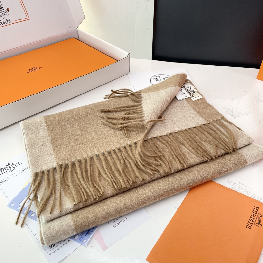 爆款推荐⚠️爱马仕好看到尖叫‼️顶级山羊绒款☀☁️‼️💯非常赞的情侣款围巾💟💟💟此款是专柜限量款👍💋顶级