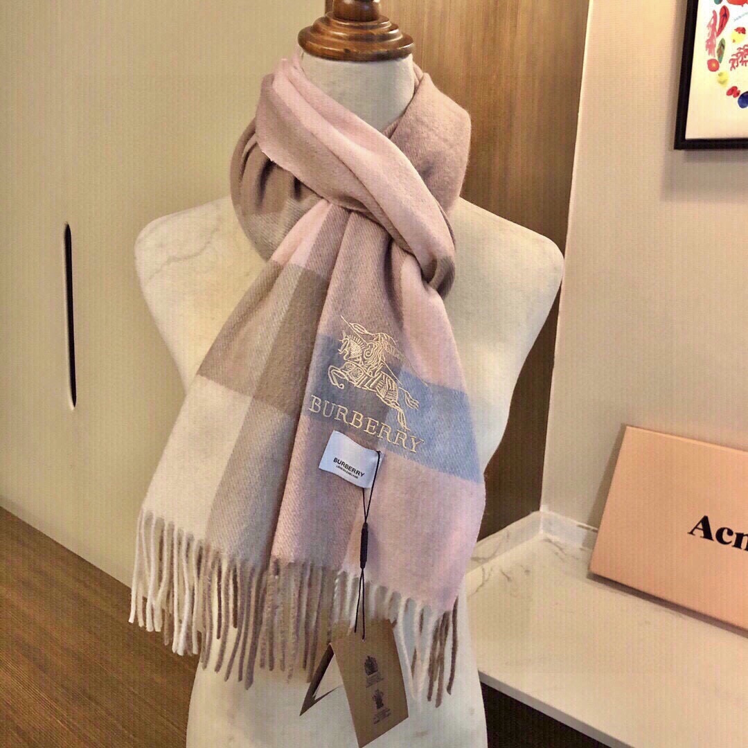 爆款大量现货 放心上图 巴宝利国际品牌时尚男士围巾上市。。✨霸气休闲为一体[鼓掌][鼓掌]顶级羊绒+精细