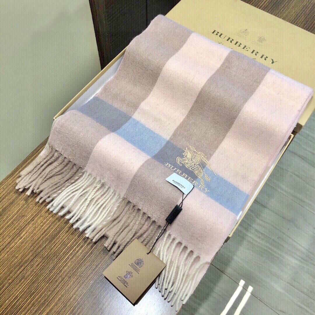 爆款大量现货 放心上图 巴宝利国际品牌时尚男士围巾上市。。✨霸气休闲为一体[鼓掌][鼓掌]顶级羊绒+精细