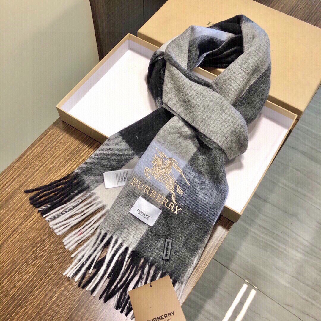 爆款大量现货 放心上图 巴宝利国际品牌时尚男士围巾上市。。✨霸气休闲为一体[鼓掌][鼓掌]顶级羊绒+精细