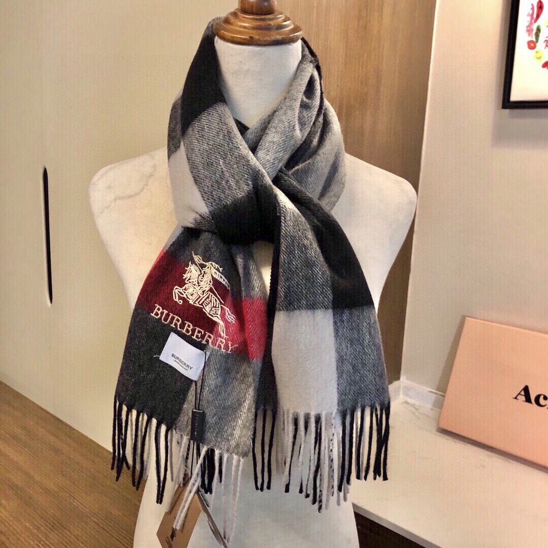 爆款大量现货 放心上图 巴宝利国际品牌时尚男士围巾上市。。✨霸气休闲为一体[鼓掌][鼓掌]顶级羊绒+精细