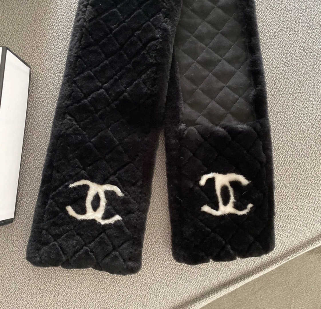 【▪️超级保暖Chanel秋冬新款！！！】简约奢华大气白富美，进口人工皮草和羊绒的结合，高级的范畴已不只