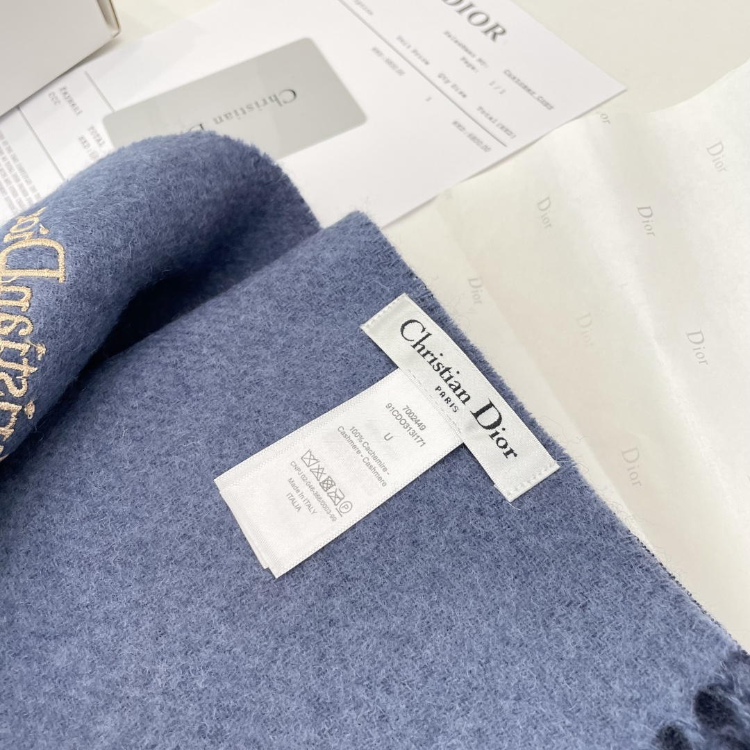 viP推荐👍Gucci2025专柜最新款‼️🔥爆款哦 😘💍实物真心美 🎀千鸟格双面围巾💓💃🏻无论设计都是