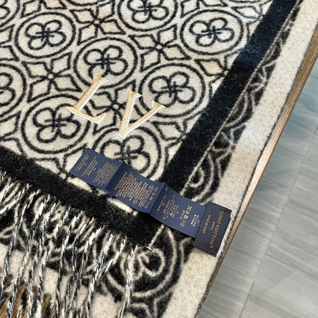 LV当下最主打男女款‼️】时下最🔥时尚的Logo潮流风格！非常有型，可以做情侣款❤️型男型女，绅士，白富