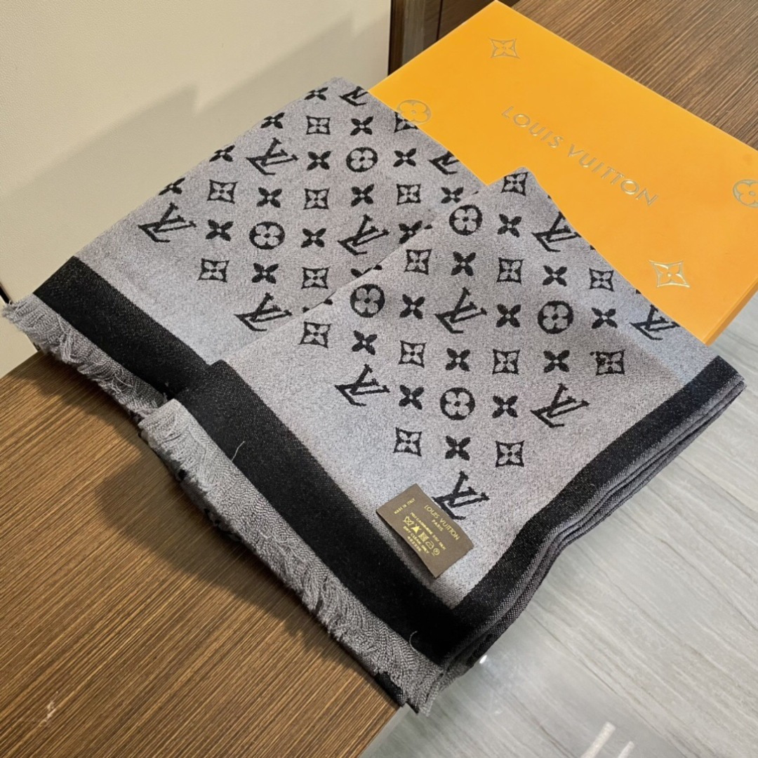 爆款重现 上新💓😘LV专柜最新款‼️超级超级美的羊绒长巾‼️🔥真心美的让人心动 男女上身效果简直美翻了 
