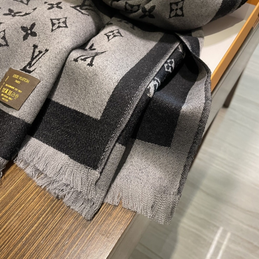 爆款重现 上新💓😘LV专柜最新款‼️超级超级美的羊绒长巾‼️🔥真心美的让人心动 男女上身效果简直美翻了 