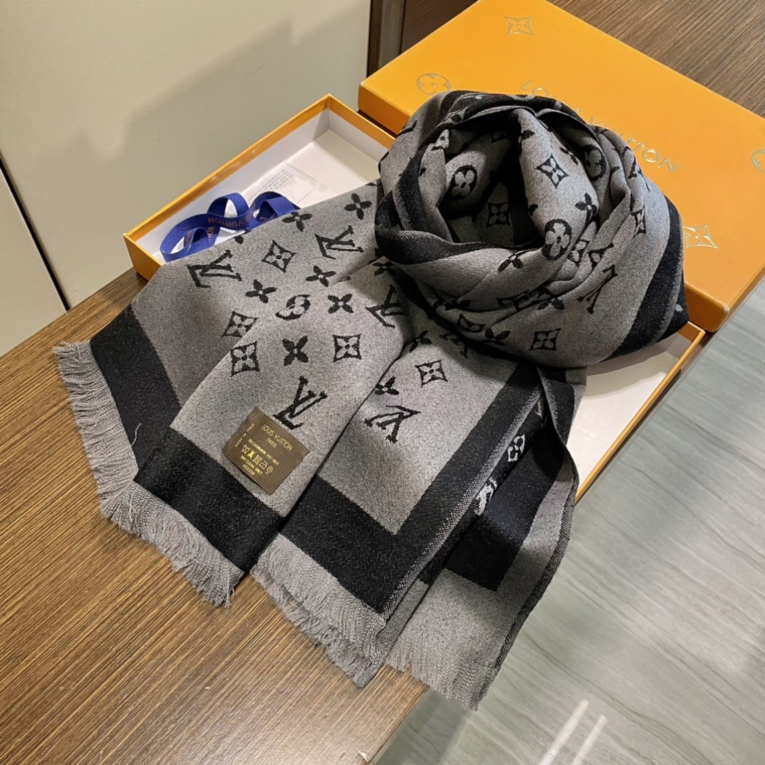 爆款重现 上新💓😘LV专柜最新款‼️超级超级美的羊绒长巾‼️🔥真心美的让人心动 男女上身效果简直美翻了 